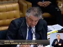 ministro marco aurelio fala sentado em sua cadeira no plenario do stf; foto de reprodução da tv, onde no canto há a intérprete de libras