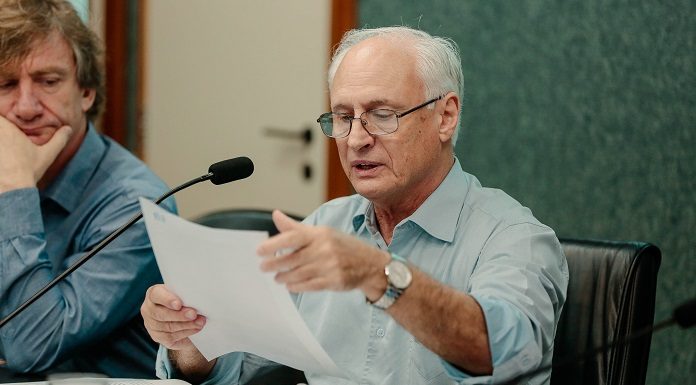 Professor Edison da Rosa, do Departamento de Engenharia Mecânica da UFSC, foi um dos que foi à Alesc apresentar os estudos elaborados para recuperar a estrutura na época - Foto: Luca Gebara/Agência AL