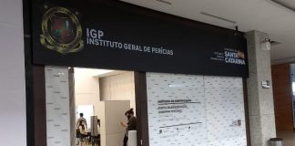 frente do ponto comercial do igp no shopping itaguaçu, com logo e nome da instituição