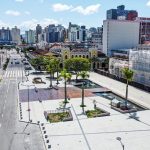 largo da alfândega no centro de florianópois vazio visto em foto aérea