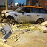 evoque destruído sobre calçadas com escombros após motorista atropelar duas mulheres nos ingleses