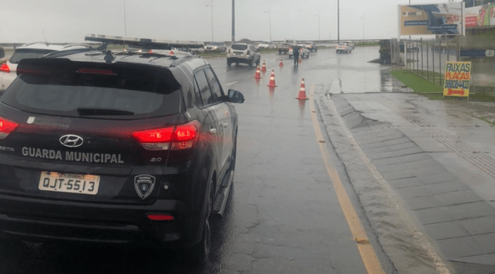 Chuva intensa em Florianópolis, na Beira-Mar Norte