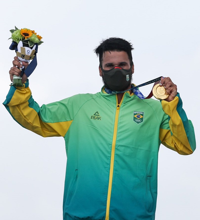 Ítalo Ferreira conquista 1º ouro do surfe para o Brasil nas