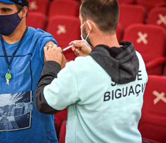 Biguaçu realiza maratona de 12 horas para aplicação da primeira dose em pessoas a partir dos 28 anos