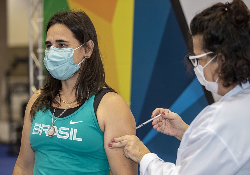 Atleta do Remo Josiane Lima é vacinada no Centro de Treinamento Paralímpico Brasileiro para os Jogos de Tóquio