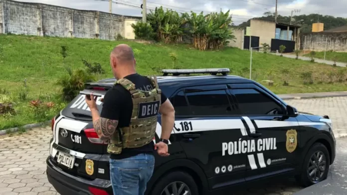 A Polícia Civil desencadeou a operação “Pedra Branca” em combate à distribuição de drogas em Santa Catarina e em outros Estados.