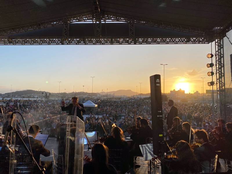 Apresentação da Camerata Florianópolis na Beira-mar de São José