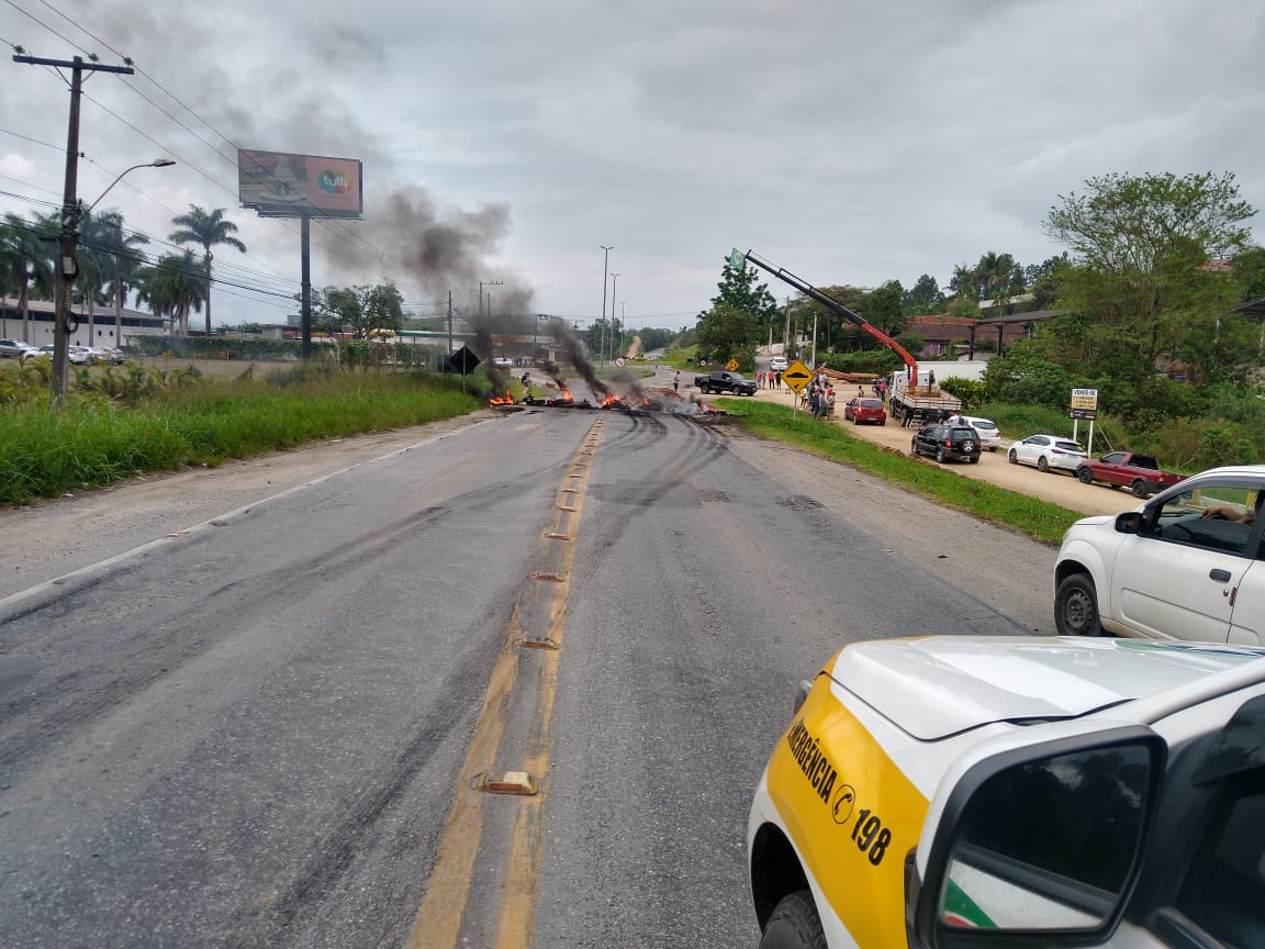 Santa Catarina tem dezenas de pontos bloqueados por manifestantes bolsonaristas