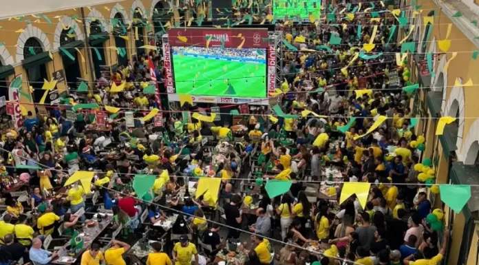 Jogo do Brasil no Mercado Público de Florianópolis