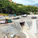 Operários na obra do Contorno Viário da Grande Florianópolis