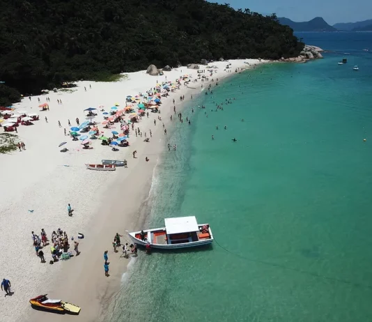 Acesso à ilha do Campeche, em Florianópolis