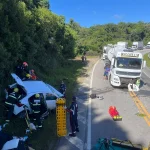 Colisão frontal na BR-282 em Rancho Queimado: óbito de uma mulher e um homem ficou preso nas ferragens