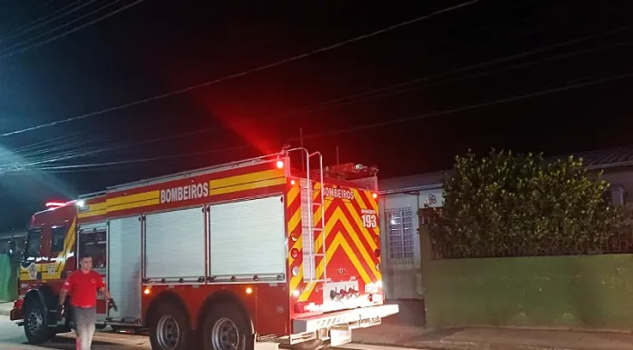 Bombeiros apagaram incêndio em colégio no Sertão do Imaruim.