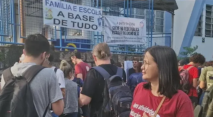 Magistério estadual pede negociação com o governo