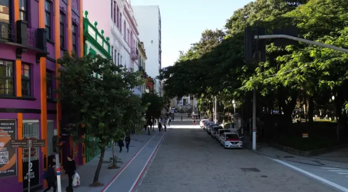 Rua Arcipreste Paiva, em Florianópolis, é revitalizada e reaberta ao tráfego