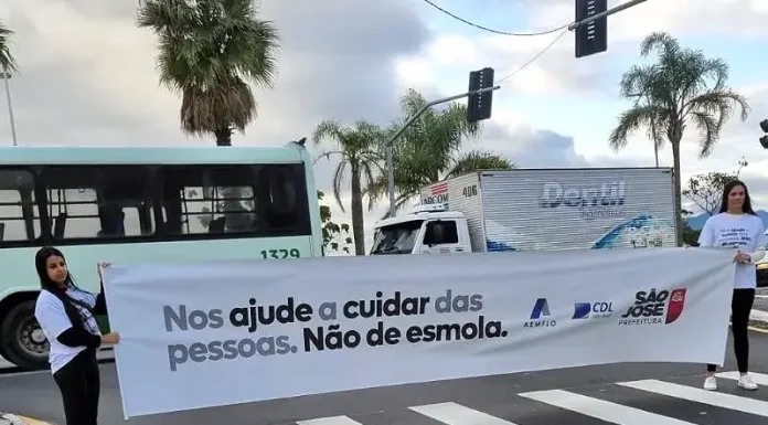 “Não dê esmolas”: campanha em São José destaca importância da Assistência Social