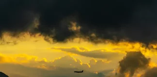 Nuvens no entorno do Aeroporto de Florianópolis