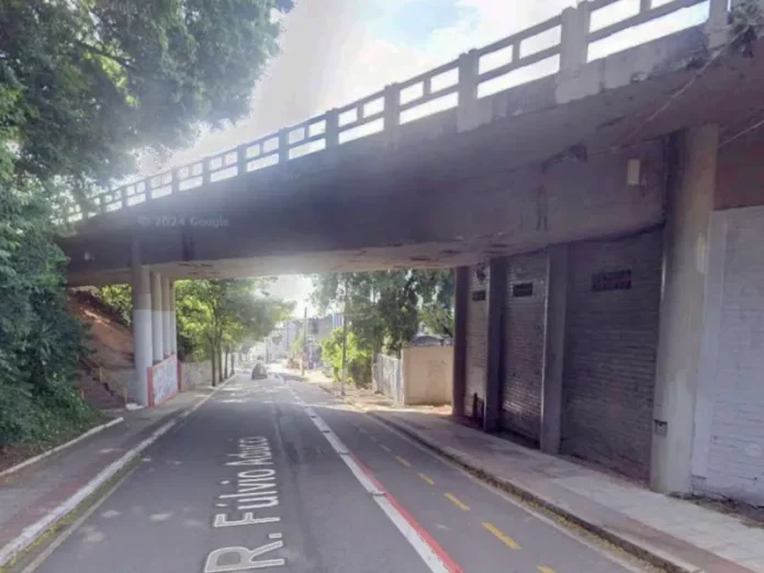 Viaduto John Kennedy, na saída da Ponte Hercílio Luz